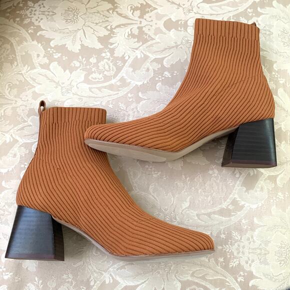 NEW Steve Madden Dimmer Knit Sock Boots in Tan - Picture 2 of 9